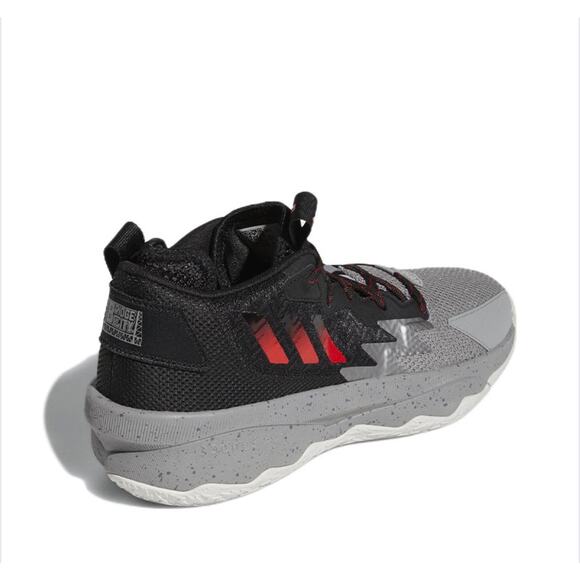 adidasDame 8 Size Men’s 13.5 , Women’s 14.5 NEW # Box M948